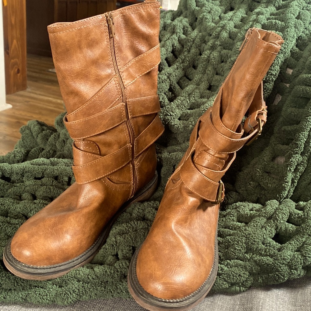Kohls Brown size 9 boots, Brand new never worn.